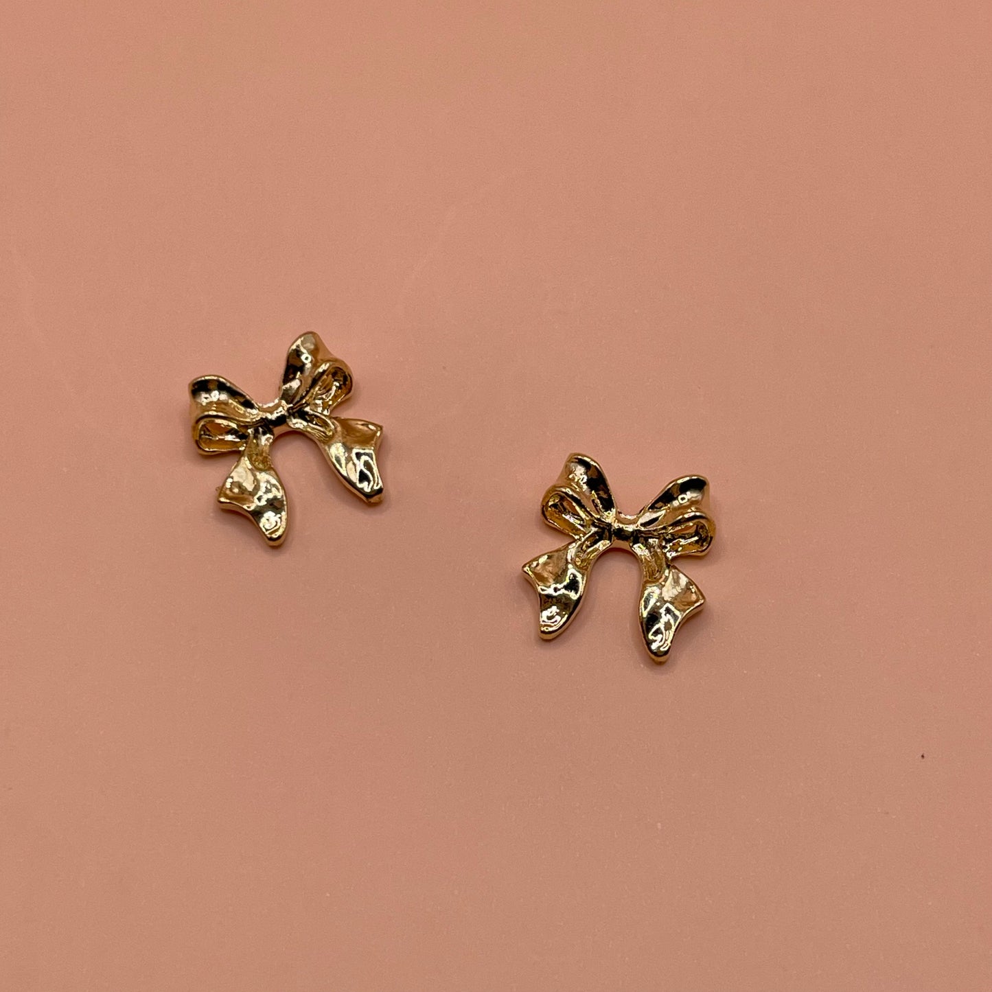 Gold Bow Charm L107